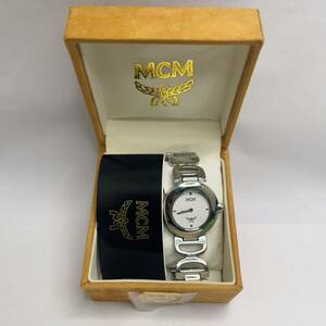 1000円 箱付 美品 MCM ホワイト文字盤 レディース腕時計 