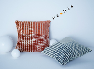 HERMES エルメス　【 coussin tisse main loom madras】Hロゴ連続柄　カシミア素材100%　クッション　レッド系　新品　 定価136,400円