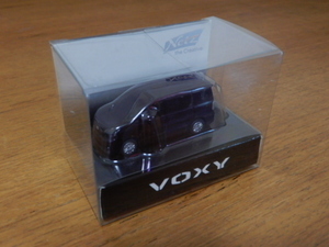 トヨタ ledキーホルダー voxy ヴォクシー ボルドーマイカメタリック　ミニカー トミカ 非売品 netz toyota