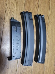 148・マルイ電動MP5 用ノーマルスペアマガジン×２　同社BBローダー付き　中古品