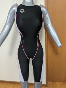 アリーナ NUX-W ハーフスパッツ 女子競泳水着 FAR-0522W 黒/グレー サイズM Finaマーク