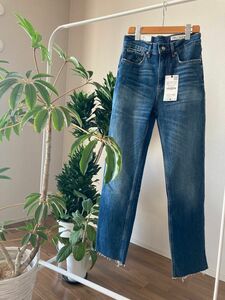 ☆新品タグ付き　ZARA ジーンズ