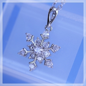 N7501/雪の結晶ネックレス スノーフレーク プチペンダント キュービックジルコニア ジュエリーダイヤ風の繊細な作り 上質 綺麗 おすすめ♪