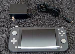 鴨BY9【初期化済み】Nintendo Switch Lite ニンテンドースイッチライト [本体(HDH-001) + ACアダプター(HAC-002)] セット ブラック