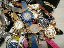 ⑨[ジャンク]腕時計100本まとめ売り CORUM EDOX BULOVA LONGINES SWISS MILITARY SKAGEN TECHNOS Swatch ELGIN Tendence TIMEX Fossil など_画像3