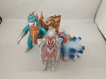 現状品 ウルトラマンリブット　四次元怪獣ブルトン　ガイガン　フィギュア3種セット_画像1