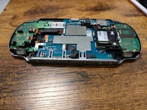 SONY PS Vita 　本体　表面のみ　背面欠品