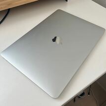 Apple MacBook Air FGN93J/A M1 2020 13.3型 ノート PC 8GB SSD 256GB Monterey 中古 ケーブルなし　１円スタート！！_画像2