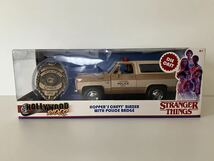 JADA TOYS/STRANGER THINGS/HOPPER'S CHEVY BLAZER/HAWKINS POLICE/DIE CAST METAL/ミニカー /ポリスバッジ付き/NETFLIXネットフリックス_画像2