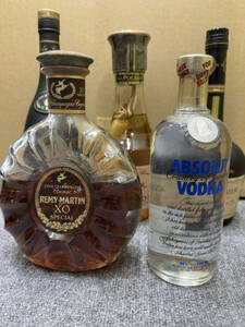 【JV5195a】お酒おまとめ REMY MARTIN XO ウォッカ NAPOLEON 高麗人参 コニャック お酒5本 未開封 一部破損 保管品 現状品 箱付き