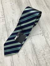 新品未使用　ミチコロンドン　日本製ネクタイ　お買い得 紺色ネイビーとグリーン系のコラボストライプ柄　_画像1