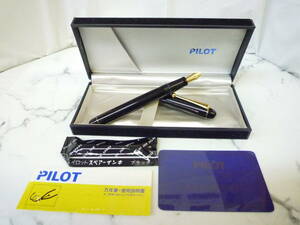 Y11-102　PILOT(パイロット)　万年筆 カスタム67 ペン先 / 14K 585 5 F / ブラック×ゴールド　カートリッジインキ ケース付　コレクション