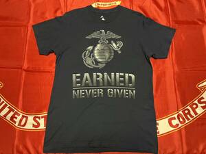 中古美品　USMC EARNED NEVER GIVEN コットンTシャツ　LEATHERNECK 4 LIFE社製　MEDIUM ネイビー
