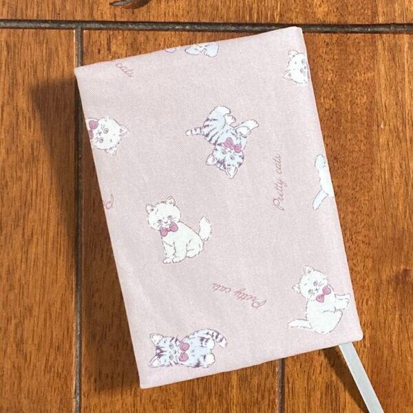 文庫本用 プリティキャット柄 ねこ柄ブックカバー☆ハンドメイド
