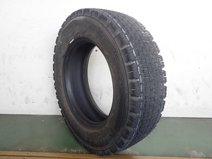 215/70R17.5 123/121J ブリヂストン W970 中古 9.9分山 1本のみ スタッドレスタイヤ 2018年製 L16925