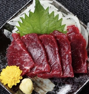  domestic!! Kumamoto name production [... basashi 100g] finest quality Momo meat lean basashi red meat horse . approximately 100g 1 portion ~2 portion Kumamoto lean horsemeat 10kg till postage same amount including in a package possible!!