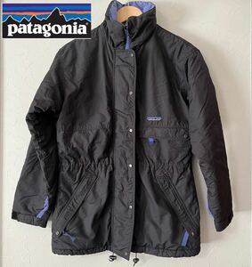 ★I■ patagonia パタゴニア キッズ 中綿 フィールドジャケット ブラック 8サイズ トップス ジャンパー アウター ウエストドローコード 