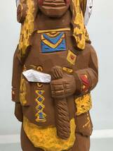 H■⑧ 木製 インディアン像？ 高さ60cm 木彫り人形 置物 オブジェ 民族衣装 エスニック 装飾 工芸品 民芸品 レトロ インテリア 保管品_画像7