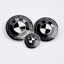 BMW M's 50th Anniversary ボンネット・トランク・ステアリングエンブレム　黒　82mm 2枚 45mm 1枚　計3枚セット_画像1