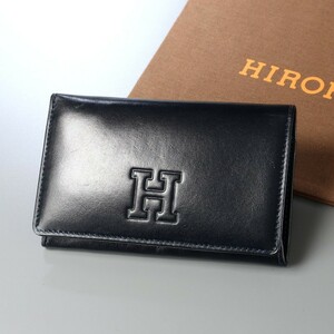 MF9085*イタリア製《ヒロフ HIROFU》レザー 二つ折り財布 フラップウォレット 小銭入れ付き Hロゴ ダークネイビー