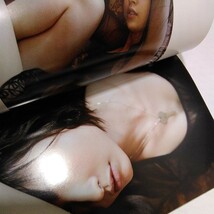 7401-74 発送ゆうパケ　AKB48 篠田麻里子 写真集 「両A面フォトストーリー」 帯付 _画像5