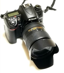 Nikon D7000本体、レンズAF-S NIKKOR 18-300mm 1:3.5-6.3 G ED VR DX