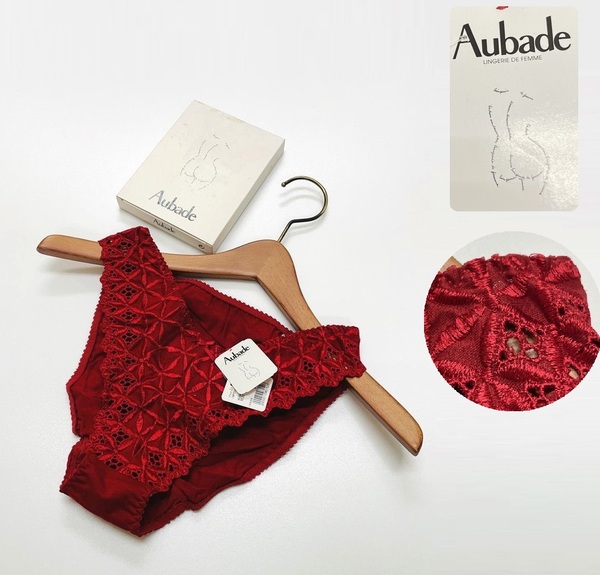 未使用品 Aubade IMPERIAL RED レッド ブラジリアンショーツ タグ レディース フランス フェミニン 上品 大人可愛い刺繍下着 赤 オーバドゥ