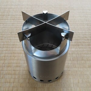 ** made of stainless steel * Solo stove * Titan for trivet / Solo Stove Titan**