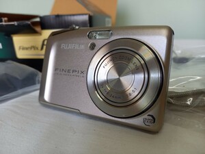 FUJIFILM　FINEPIXF50FD　富士フイルム　シルバー　美品