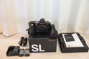 LEICA SL2ボディ　ライカ　デジタルカメラ美品　　本体　純正バッテリー2本付き
