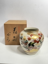 ● コレクター必見 九谷 作家物 花器 花瓶 花絵柄 花入 花生 置物 陶器製 飾り 工芸品 共箱 tk302_画像1