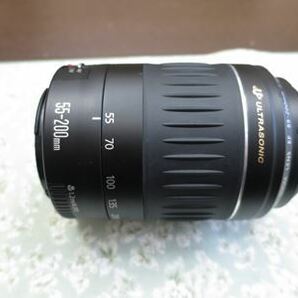 Canon EF 55－200mm F4.5-5.6ⅡUSM、310ｇと軽量コンパクトなフルサイズ対応レンズ、カビや曇りは見られず動作正常です。の画像2