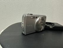 ♪ FUJIFILM富士フイルム FinePix F100fdコンパクトデジタルカメラ _画像2