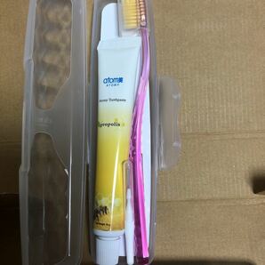 アトミ 旅行用金粉入り歯ブラシと歯磨き粉と歯間ブラシ ４個セットの画像2