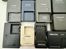 デジカメ バッテリー充電器 まとめて 19個 動作未確認 SONY/Panasonic/MINOLTA/OLYMPUS/CASIO/Canon/PENTAXバッテリーチャージャー LUMIX _画像5