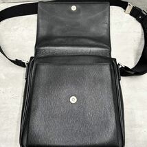 1円■美品/現行■Salvatore Ferragamo フェラガモ メンズ 型押し ショルダーバッグ メッセンジャーバッグ ボディ 斜め掛け レザー 本革 黒_画像7