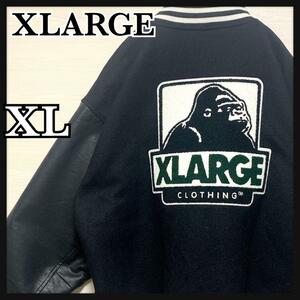 【美品】XLARGE エクストララージ スタジャン パイルロゴ ビッグロゴ バックロゴ リブライン 袖切替 ブラック XL
