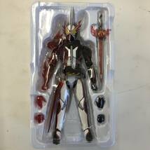 【1円～】一番くじ S.H.Figuarts A賞 仮面ライダーセイバー ブレイブドラゴン クリアレッドver. フィギュア ※箱破損/傷みあり【中古品】_画像4