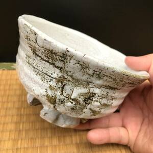 白萩割高台のお茶碗、三輪休雪銘印？茶器　茶入　茶わん　小鉢　杯　珍味入れ（R51227_B）