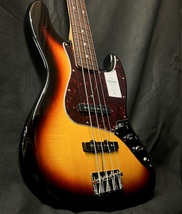 Fender MADE IN JAPAN TRADITIONAL 60S JAZZ BASS 3-Color Sunburst ジャズベース_画像1