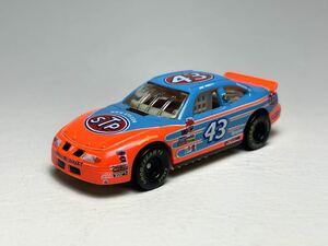 ホットウィール　NASCAR ／ ナスカー　STP #43　ポンティアック・グランプリ