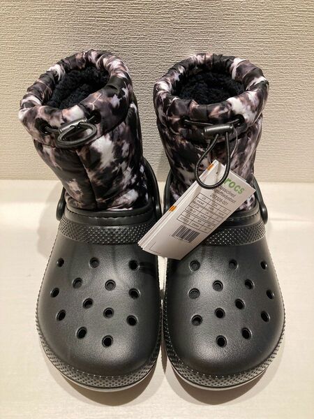 新品　タグ付き　クロックス　ブーツ　 クラシック ラインド ネオ パフ ブーツ ボア crocs 秋　冬　防寒