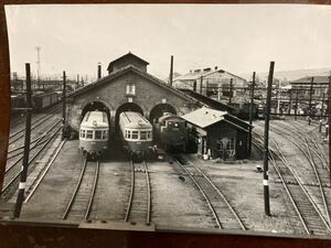 昭和鉄道写真：中央東線.甲府機関区のキハ07 5/キハ07 8/C11 384[甲府]。昭和33年11月16日撮影。10.5×15.8㎝