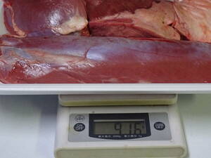天然鹿肉　捕れたて鹿肉　　背ロース肉　その他　　９１６　ｇ　　同梱可能