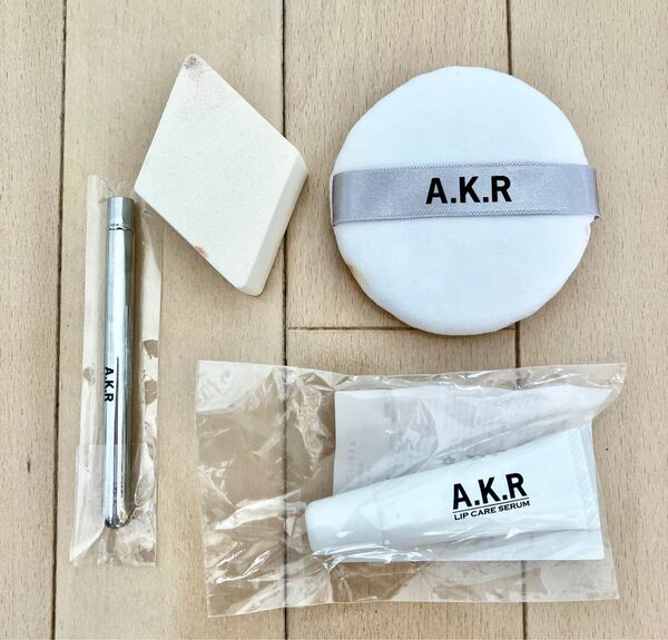 A.K.R リップケアセラム　リップブラシ　パフ　スポンジ　美品