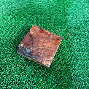 ④ ロイヤルマホガニーバール 13.5×13.5×2.5cm 270g端材 木材