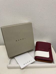 25242　美品！　レディース　レザー財布　【MARNI　マル二　ミニウォレット　バイカラー　二つ折り財布】　箱/冊子付き