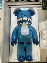 美品 希少メディコムトイ BE＠RBRICK a-nation KAWS CHOMPERS LTD013 1000% 3500体限定1_画像2