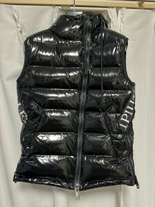 1PIU1UGUALE3 × R[ONE] RIBBON TAPE FULL ZIP DOWN VEST ［BLACK］中古美品