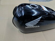 格安 売り切り ホンダ APE50 APE100 AC16 HC07 ブラック インジェクション 純正 フューエルタンク_画像2